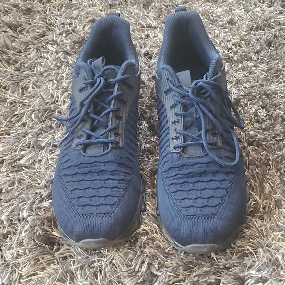Mens Sneakers 10  